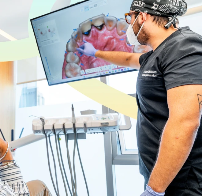 Dentist reviewing a digital 3D scan for dental crowns in Mexico City.