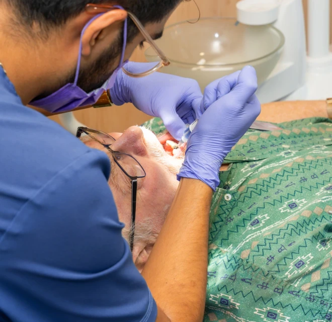 Dentist treating a patient during an urgent dental visit in Mexico City.