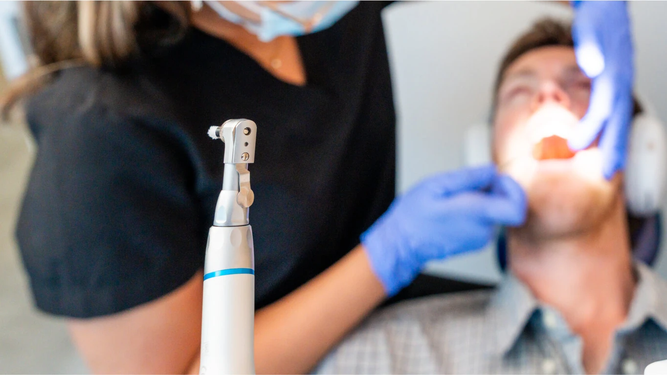 Modern ultrasonic dental cleaning equipment used in a Mexico City clinic.