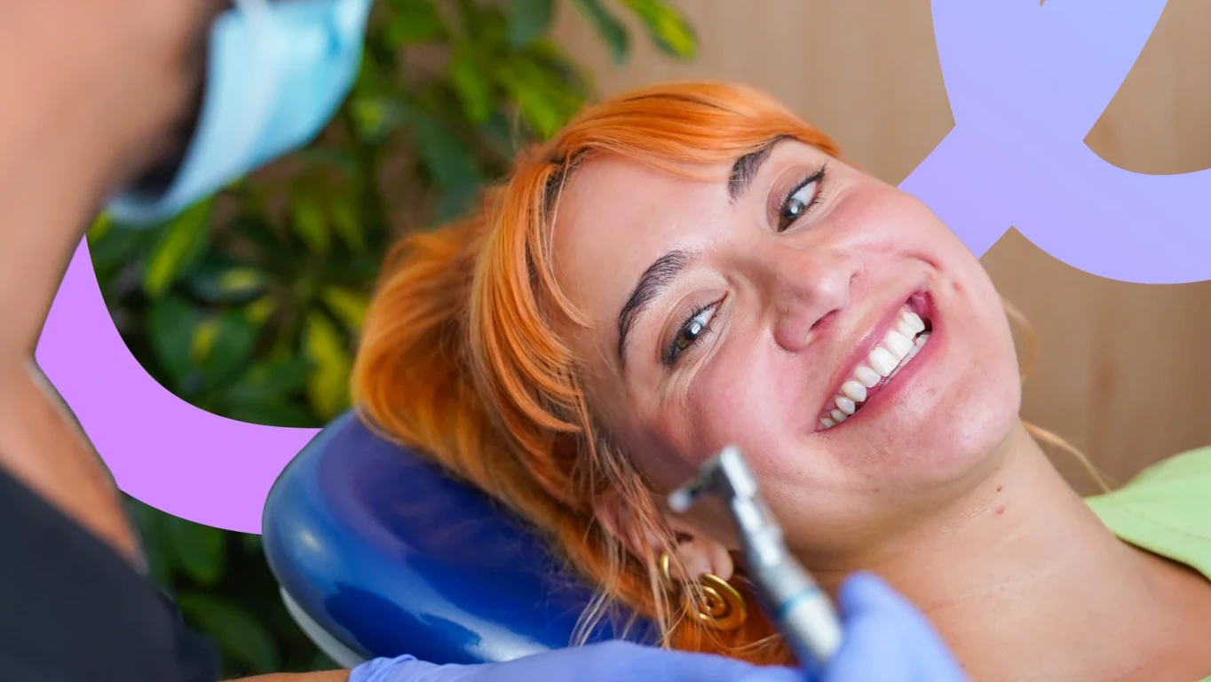 Patient smiling in the dental chair during a cleaning visit at hisonrisa in Roma Sur.