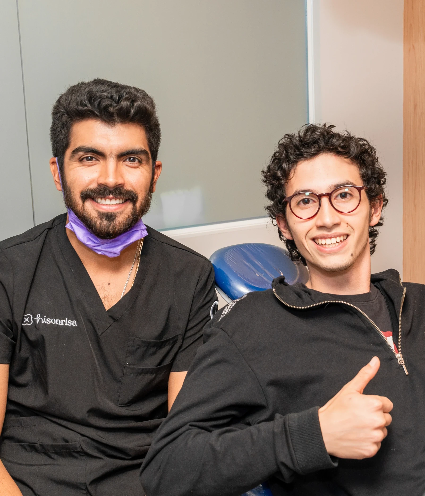 Dentist and patient smiling after a visit at hisonrisa in Roma Sur, Mexico City.