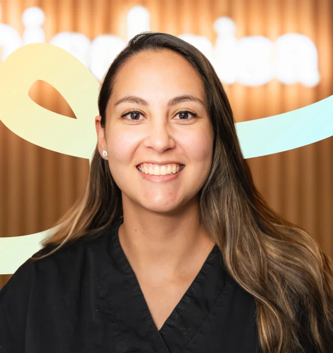 Portrait of Dra. Andrea Ruiz, general dentist at hisonrisa in Roma Sur, Mexico City.