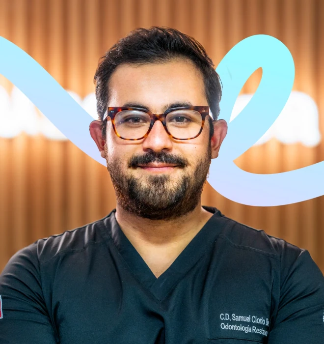 Portrait of Dr. Samuel Clorio, prosthodontist at hisonrisa in Roma Sur, Mexico City.