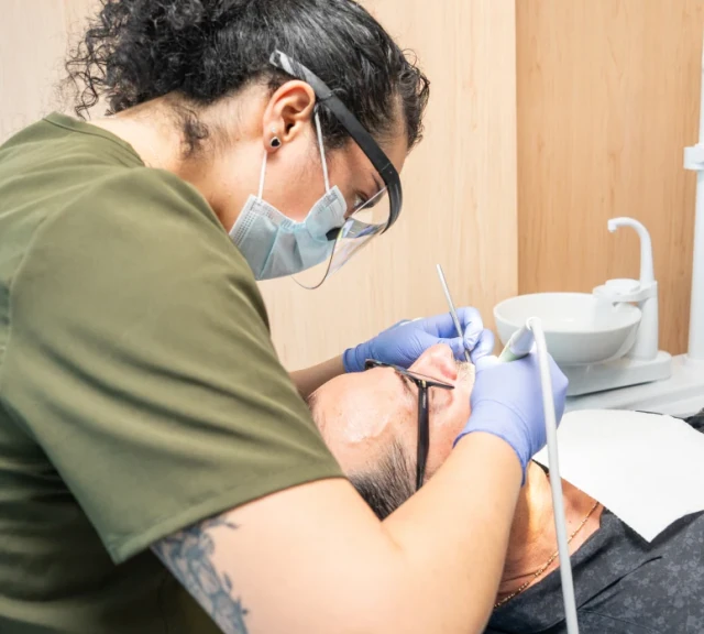 Dentist performing a clinical dental procedure at hisonrisa in Mexico City.