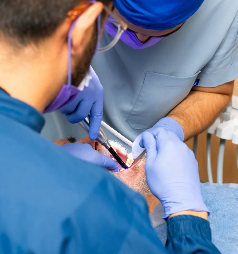 Close-up of a clinical dental procedure at hisonrisa in Roma Sur.